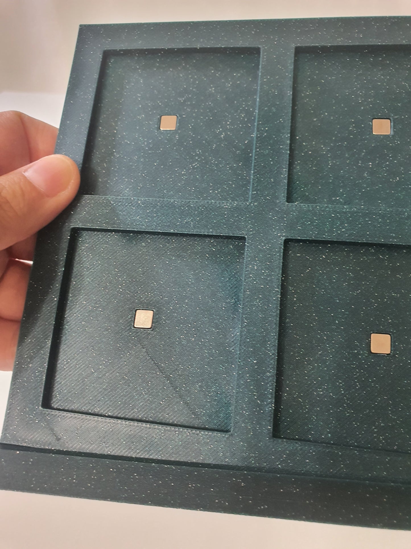 Ramka magnetyczna na 4 magnesy – stojąca i na lodówkę (13x13 cm, PLA)