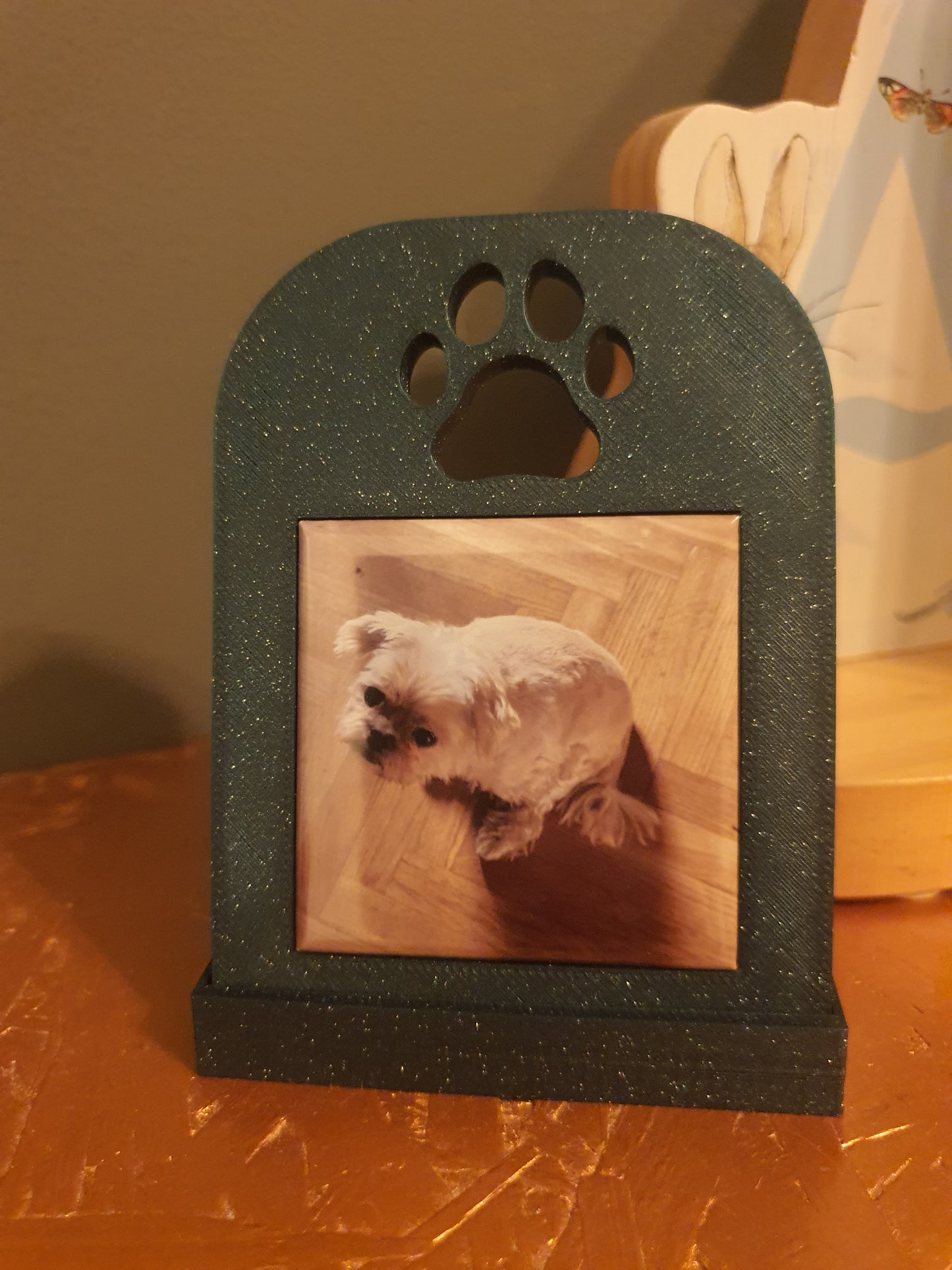 Ramka magnetyczna na 1 magnes ze wzorem łapki – stojąca i na lodówkę (PLA, handmade)