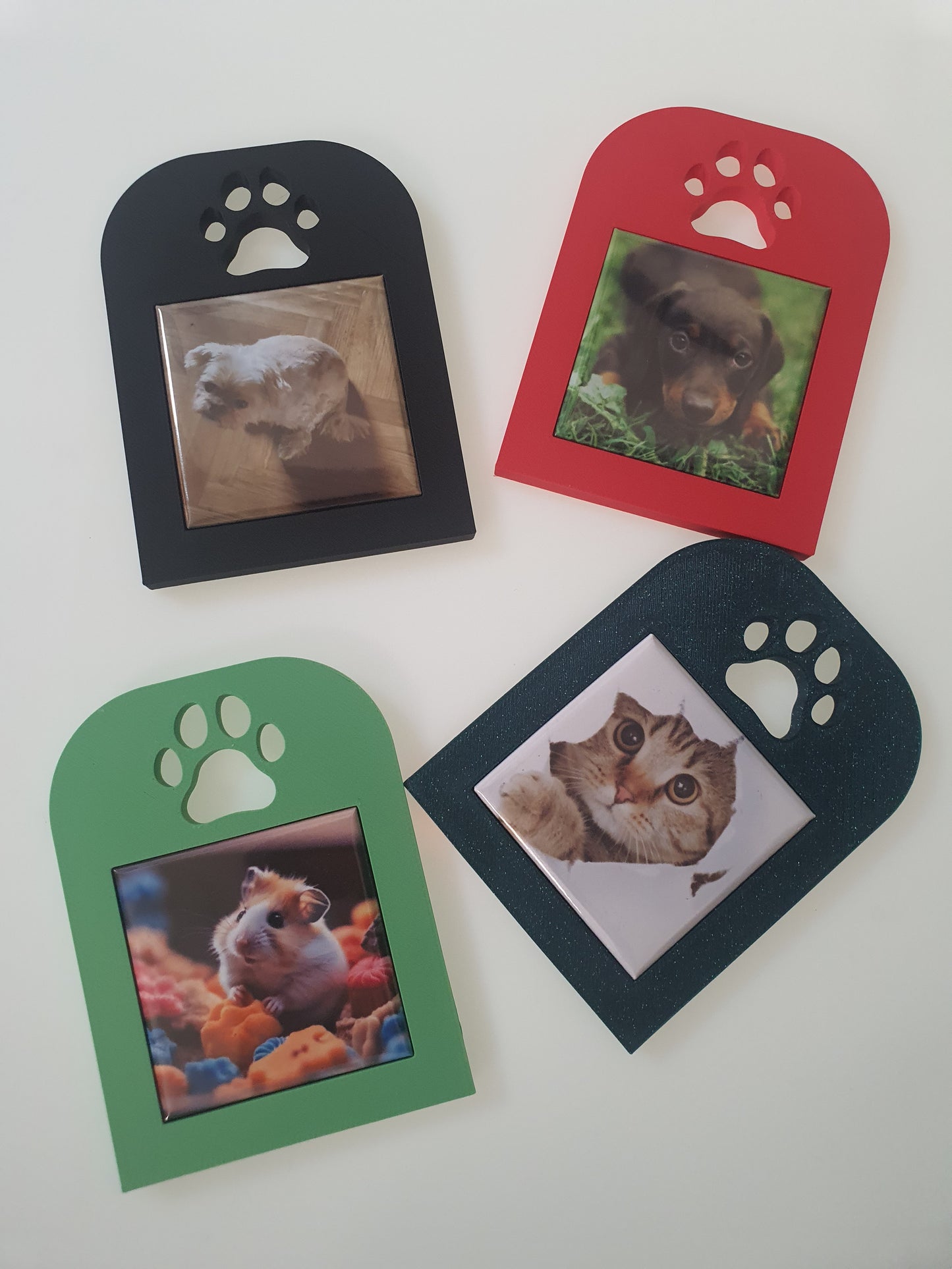 Ramka magnetyczna na 1 magnes ze wzorem łapki – stojąca i na lodówkę (PLA, handmade)